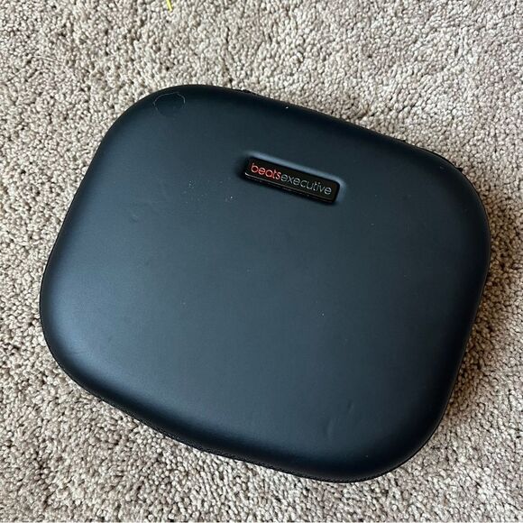 Beats by Dr. Dre Executive Wired Over Ear Noise Cancelling Headphone - Picture 10 of 10